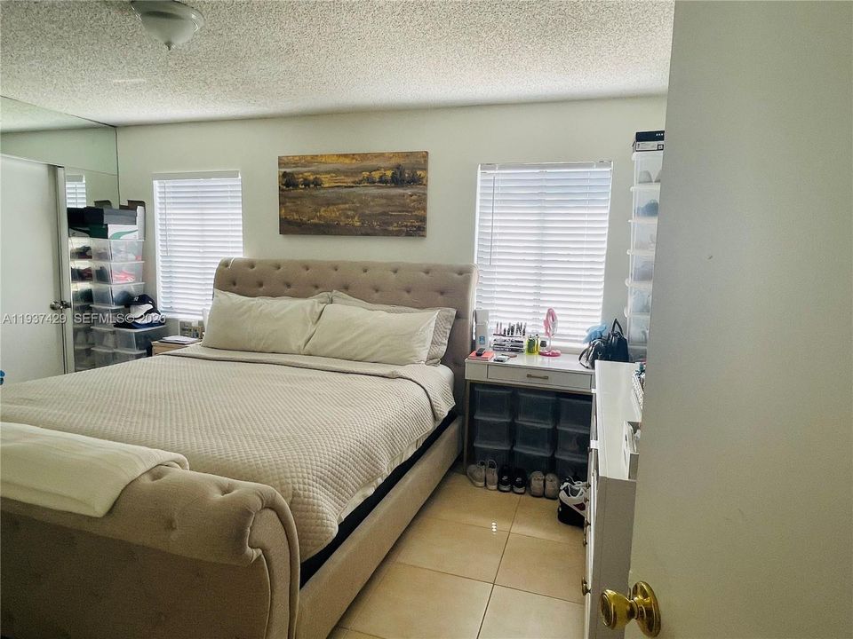 На продажу: $595,000 (3 спален, 2 ванн, 1394 Квадратных фут)