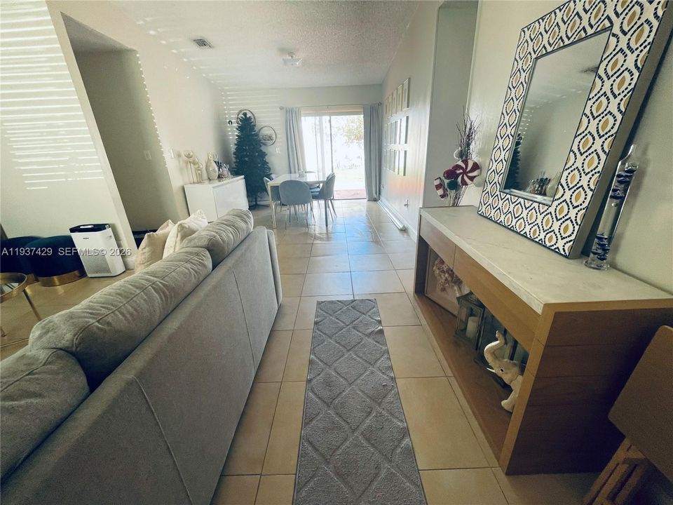 На продажу: $595,000 (3 спален, 2 ванн, 1394 Квадратных фут)