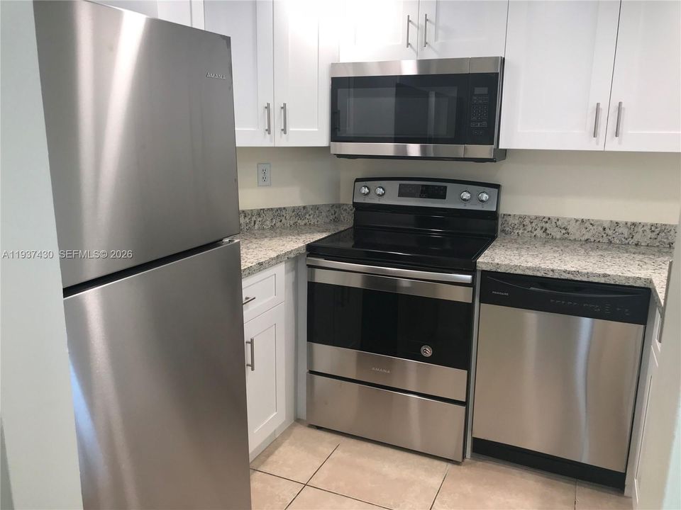 出租: $1,790 (1 贝兹, 1 浴室, 740 平方英尺)