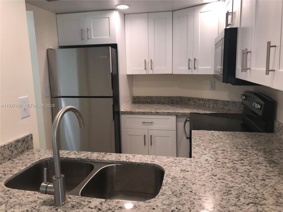 出租: $1,790 (1 贝兹, 1 浴室, 740 平方英尺)