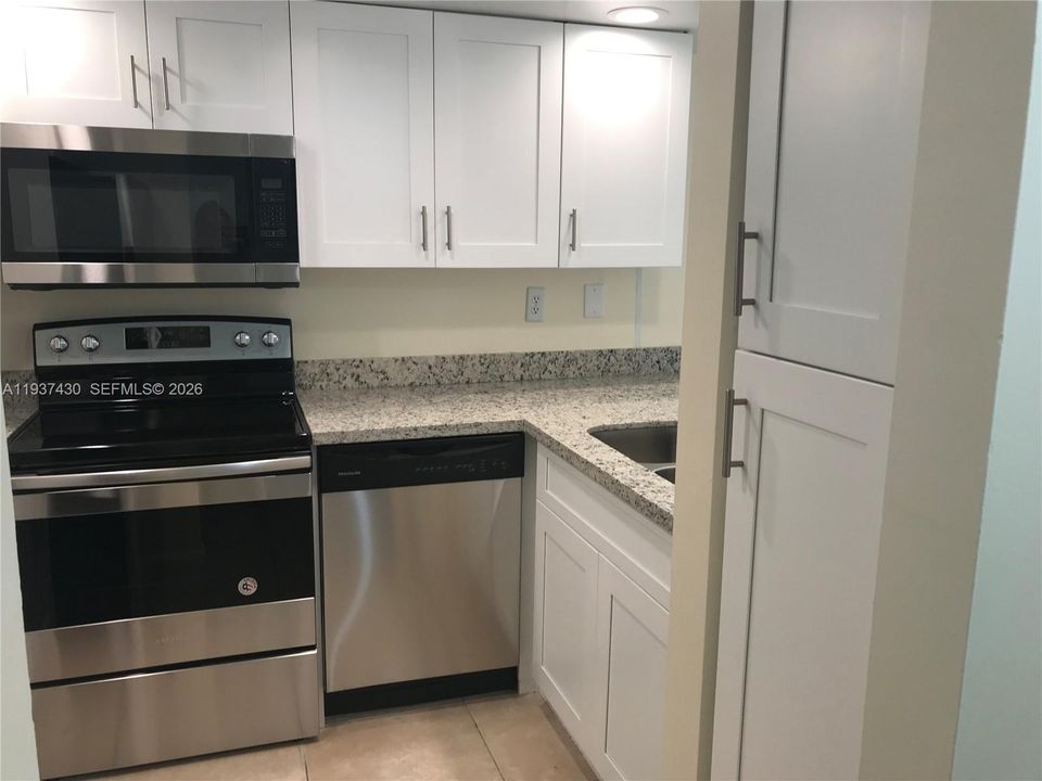 出租: $1,790 (1 贝兹, 1 浴室, 740 平方英尺)