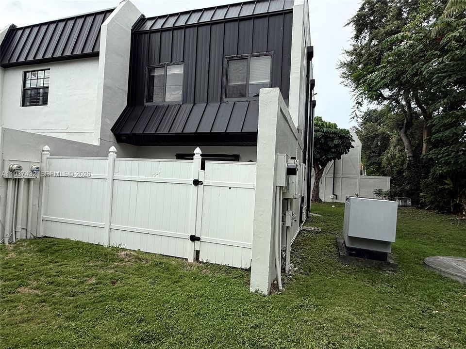 В аренду: $2,900 (2 спален, 2 ванн, 1007 Квадратных фут)