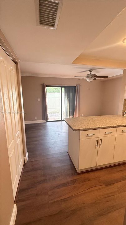 В аренду: $2,900 (2 спален, 2 ванн, 1007 Квадратных фут)