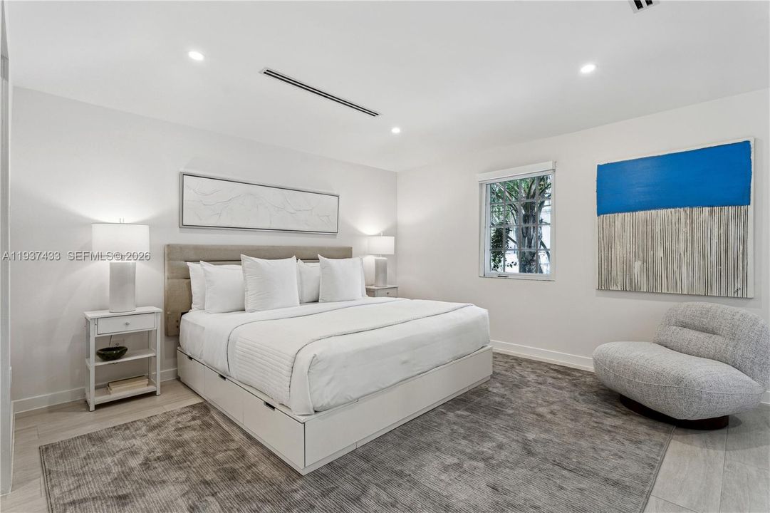 En Renta: $9,800 (4 camas, 3 baños, 1830 Pies cuadrados)