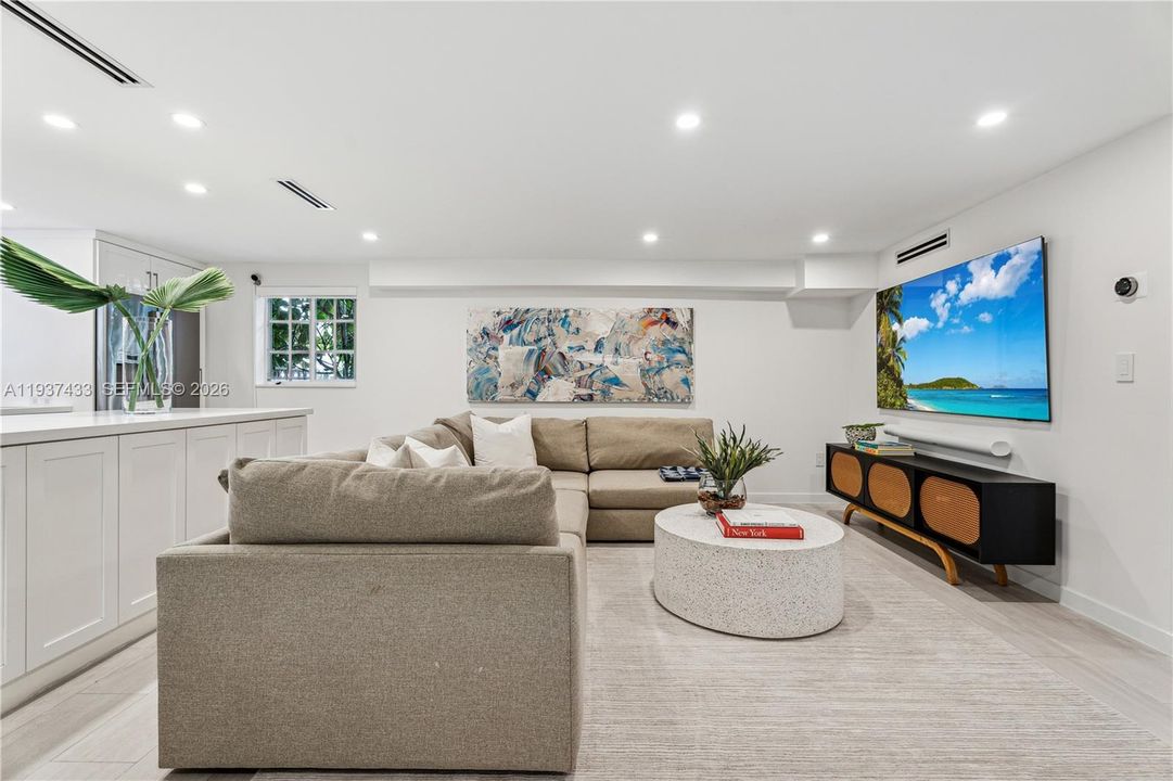 En Renta: $9,800 (4 camas, 3 baños, 1830 Pies cuadrados)