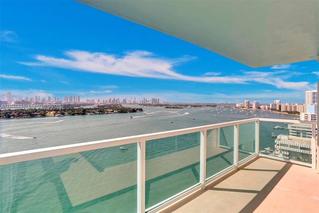 Activo con contrato: $6,500 (2 camas, 2 baños, 1147 Pies cuadrados)