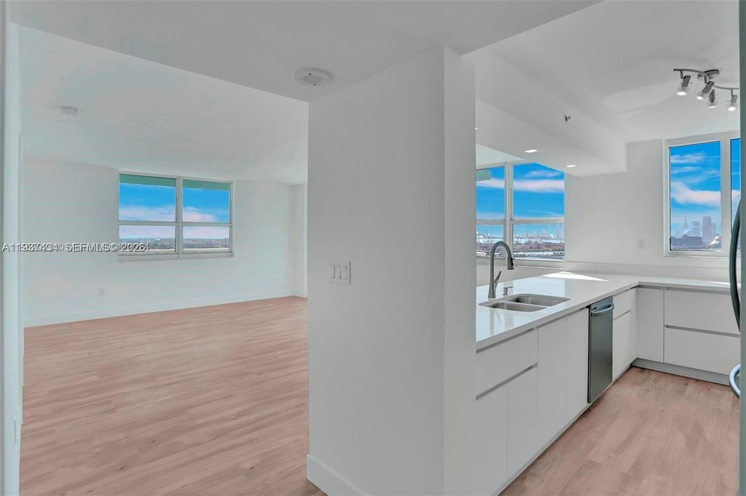 Activo con contrato: $6,500 (2 camas, 2 baños, 1147 Pies cuadrados)