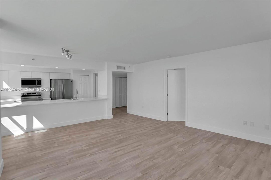 Activo con contrato: $6,500 (2 camas, 2 baños, 1147 Pies cuadrados)