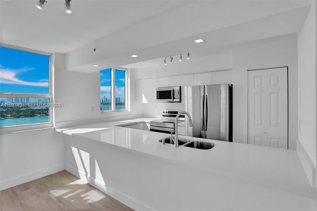 Activo con contrato: $6,500 (2 camas, 2 baños, 1147 Pies cuadrados)