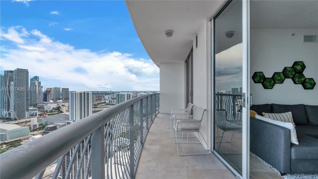 出租: $3,500 (1 贝兹, 1 浴室, 791 平方英尺)