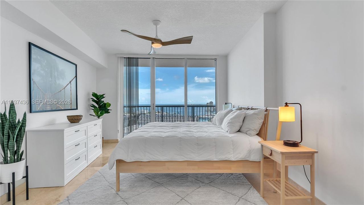 出租: $3,500 (1 贝兹, 1 浴室, 791 平方英尺)