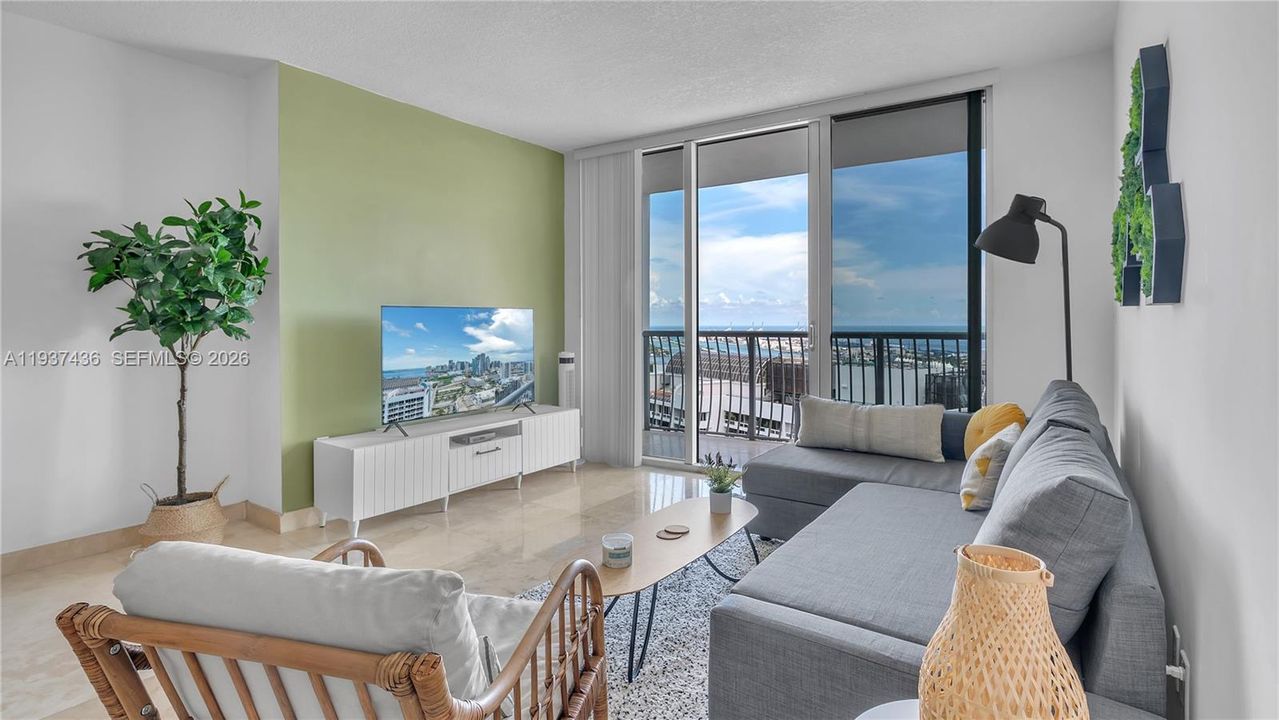 出租: $3,500 (1 贝兹, 1 浴室, 791 平方英尺)