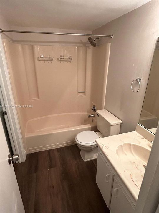 待售: $160,000 (1 贝兹, 1 浴室, 550 平方英尺)