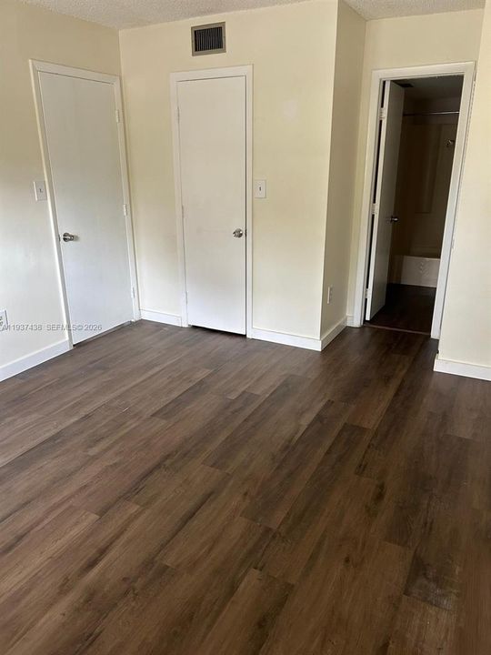 待售: $160,000 (1 贝兹, 1 浴室, 550 平方英尺)