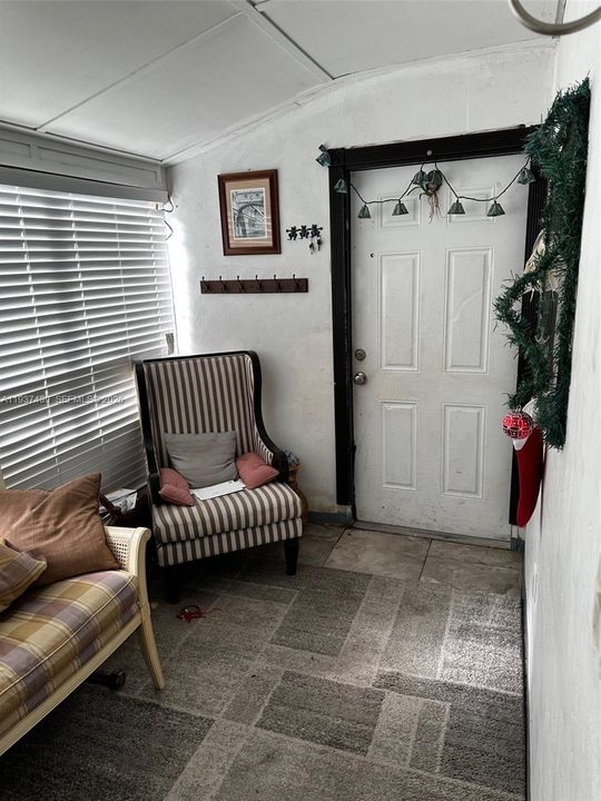 合同活跃: $370,000 (2 贝兹, 1 浴室, 1184 平方英尺)