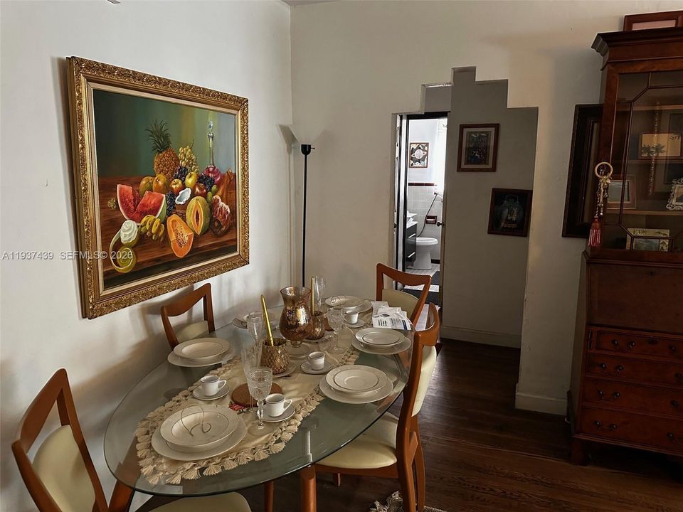 合同活跃: $370,000 (2 贝兹, 1 浴室, 1184 平方英尺)