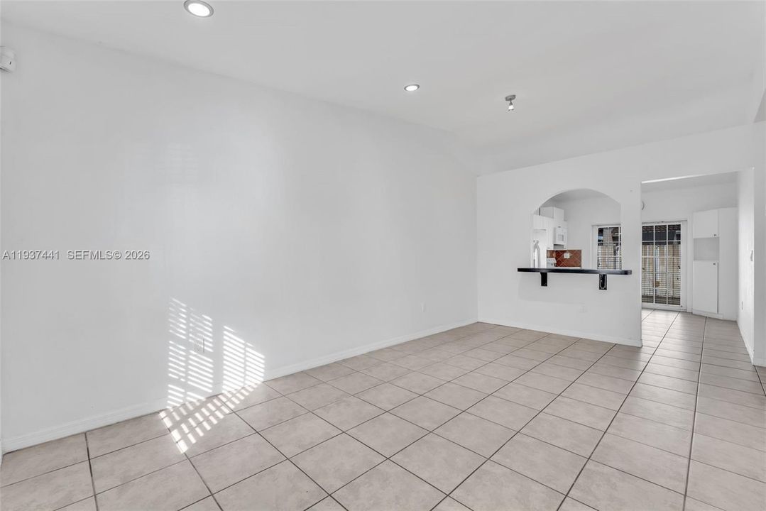 Activo con contrato: $2,800 (3 camas, 2 baños, 1030 Pies cuadrados)