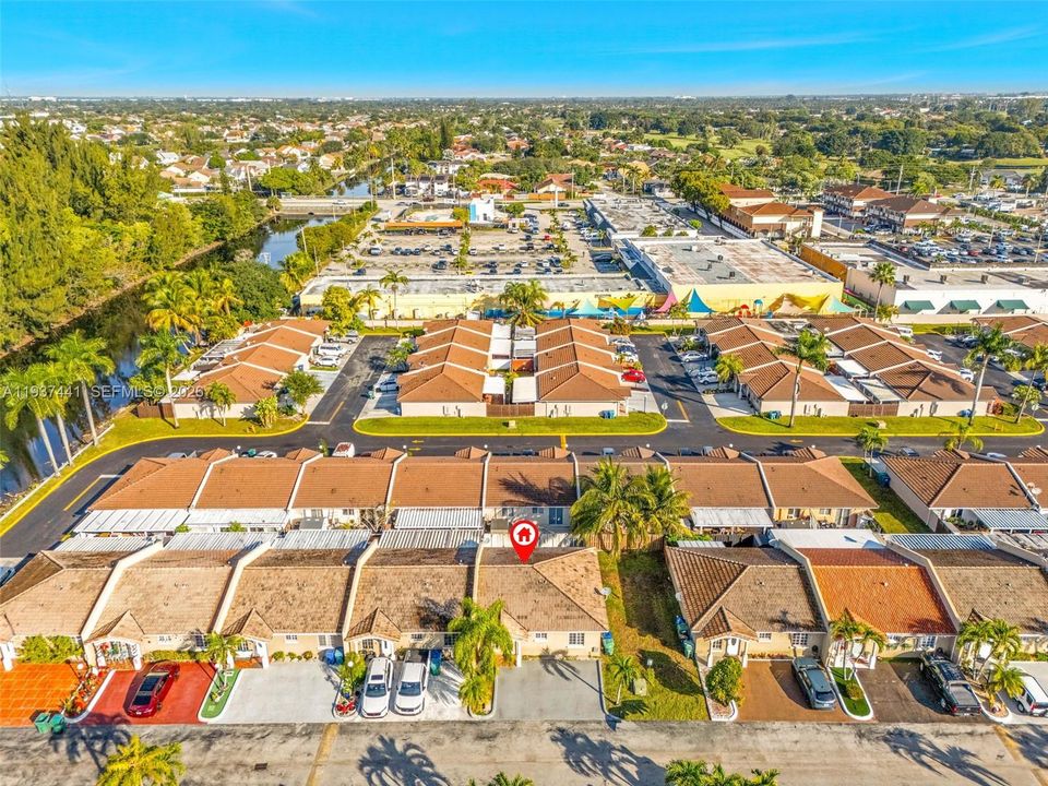 Activo con contrato: $2,800 (3 camas, 2 baños, 1030 Pies cuadrados)