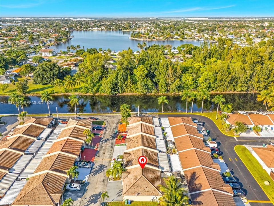 Activo con contrato: $2,800 (3 camas, 2 baños, 1030 Pies cuadrados)