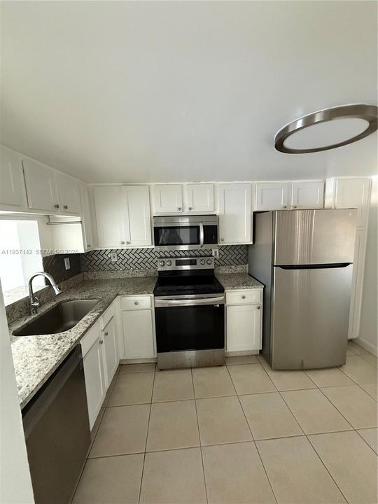 出租: $2,350 (2 贝兹, 2 浴室, 961 平方英尺)