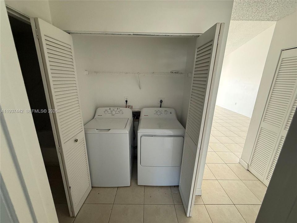 出租: $2,350 (2 贝兹, 2 浴室, 961 平方英尺)