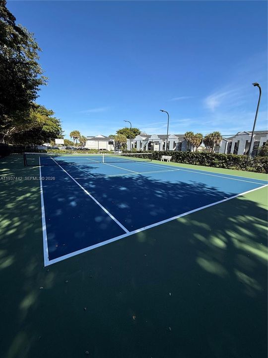 出租: $2,350 (2 贝兹, 2 浴室, 961 平方英尺)