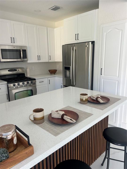 En Venta: $659,900 (3 camas, 2 baños, 1705 Pies cuadrados)