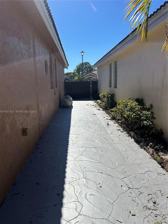 En Venta: $659,900 (3 camas, 2 baños, 1705 Pies cuadrados)