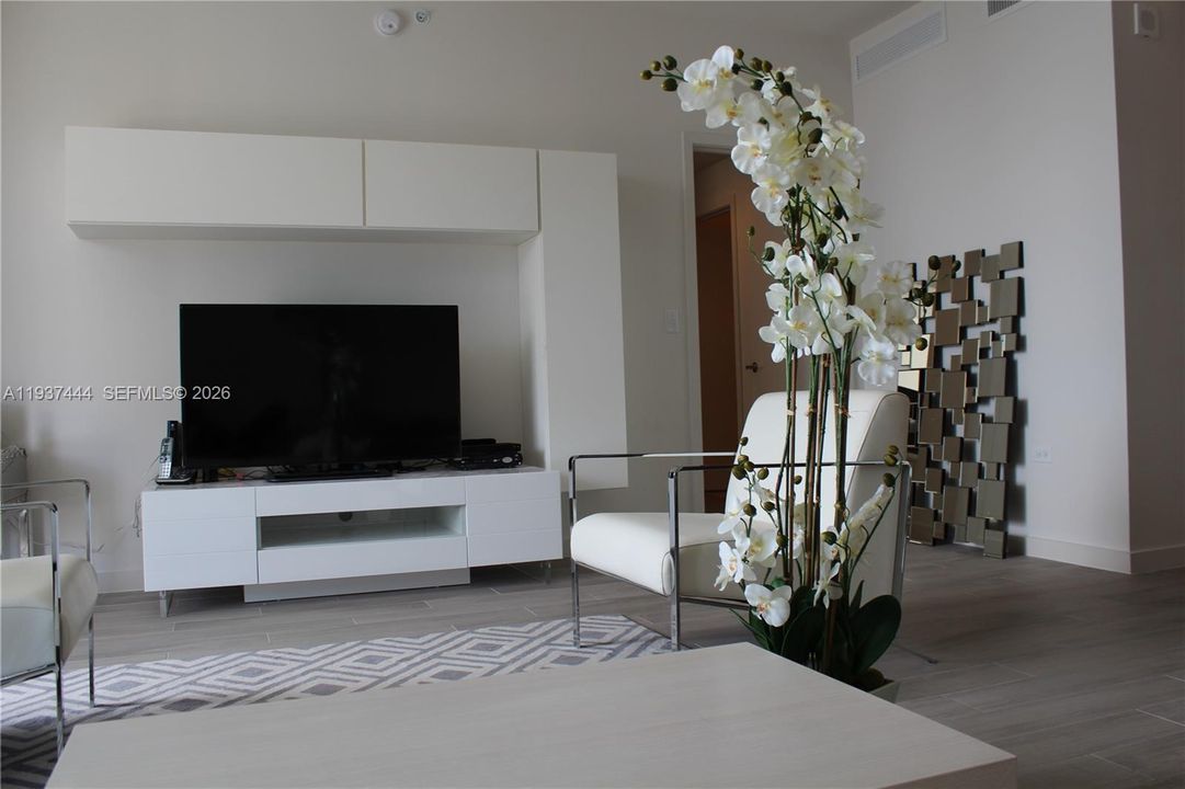 For Rent: $5,900 (3 beds, 2 baths, 1438 Square Feet)