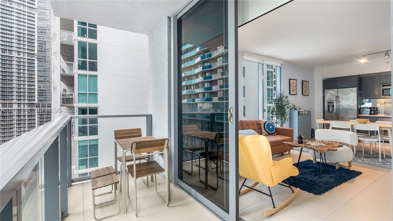 For Rent: $4,900 (2 beds, 2 baths, 842 Square Feet)