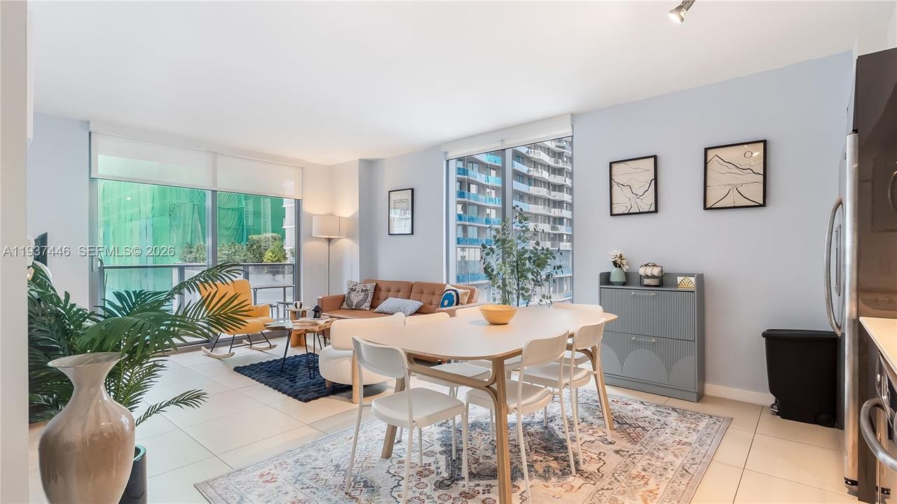 For Rent: $4,900 (2 beds, 2 baths, 842 Square Feet)