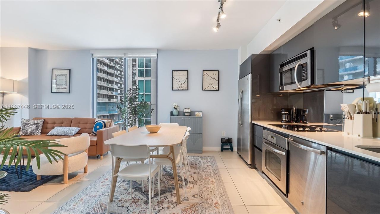 For Rent: $4,900 (2 beds, 2 baths, 842 Square Feet)