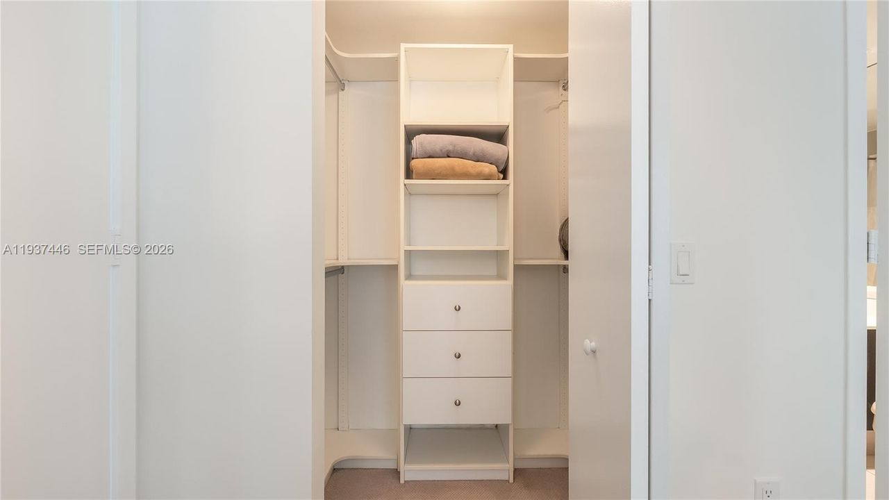 For Rent: $4,900 (2 beds, 2 baths, 842 Square Feet)