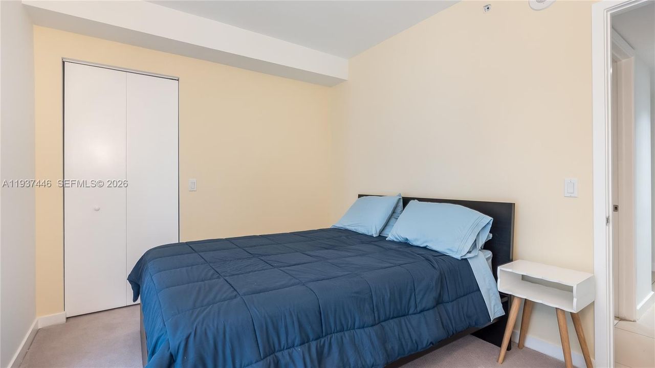 For Rent: $4,900 (2 beds, 2 baths, 842 Square Feet)