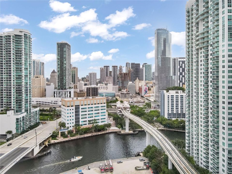 For Rent: $4,900 (2 beds, 2 baths, 842 Square Feet)