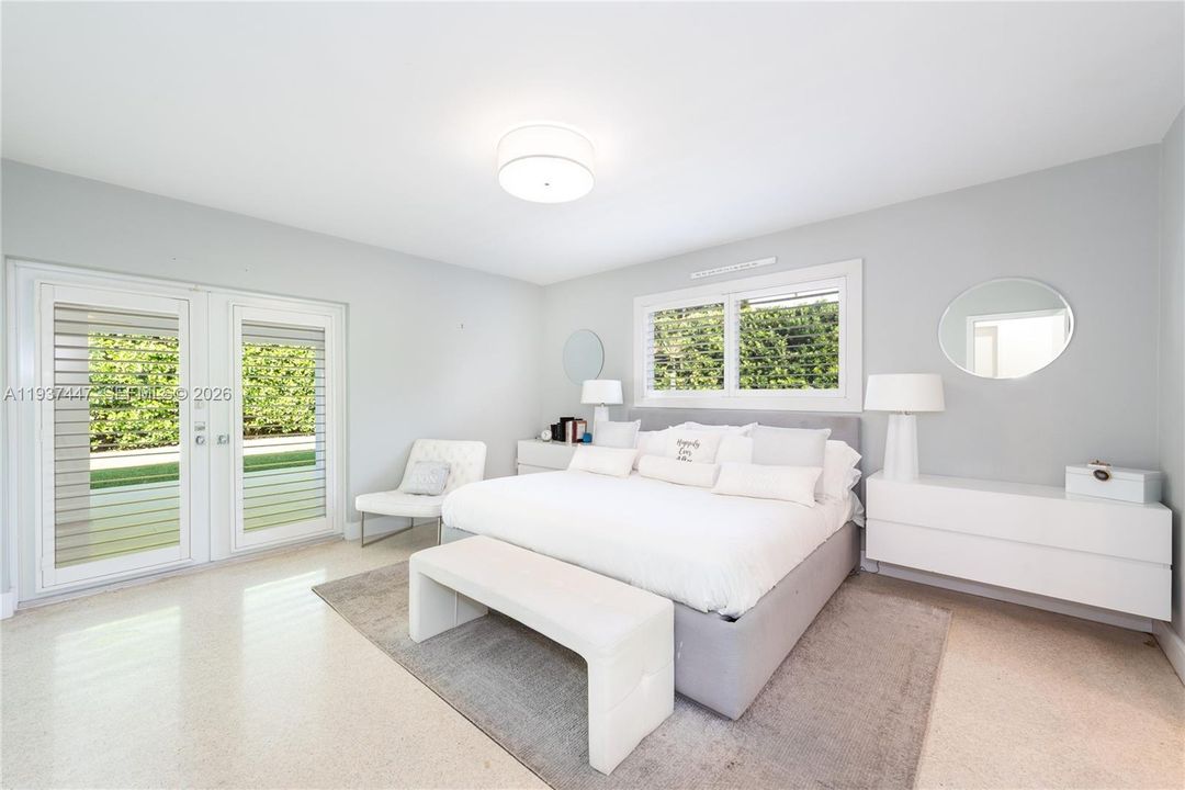 For Sale: $1,995,000 (3 beds, 2 baths, 1660 Square Feet)