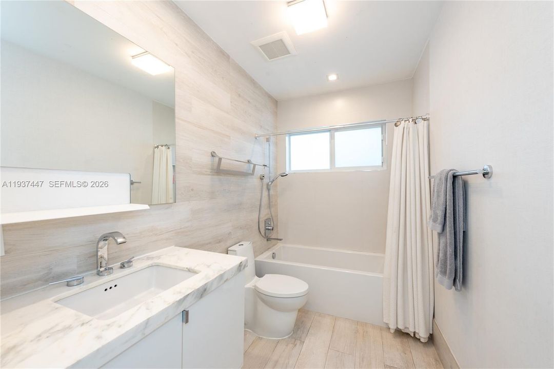 For Sale: $1,995,000 (3 beds, 2 baths, 1660 Square Feet)