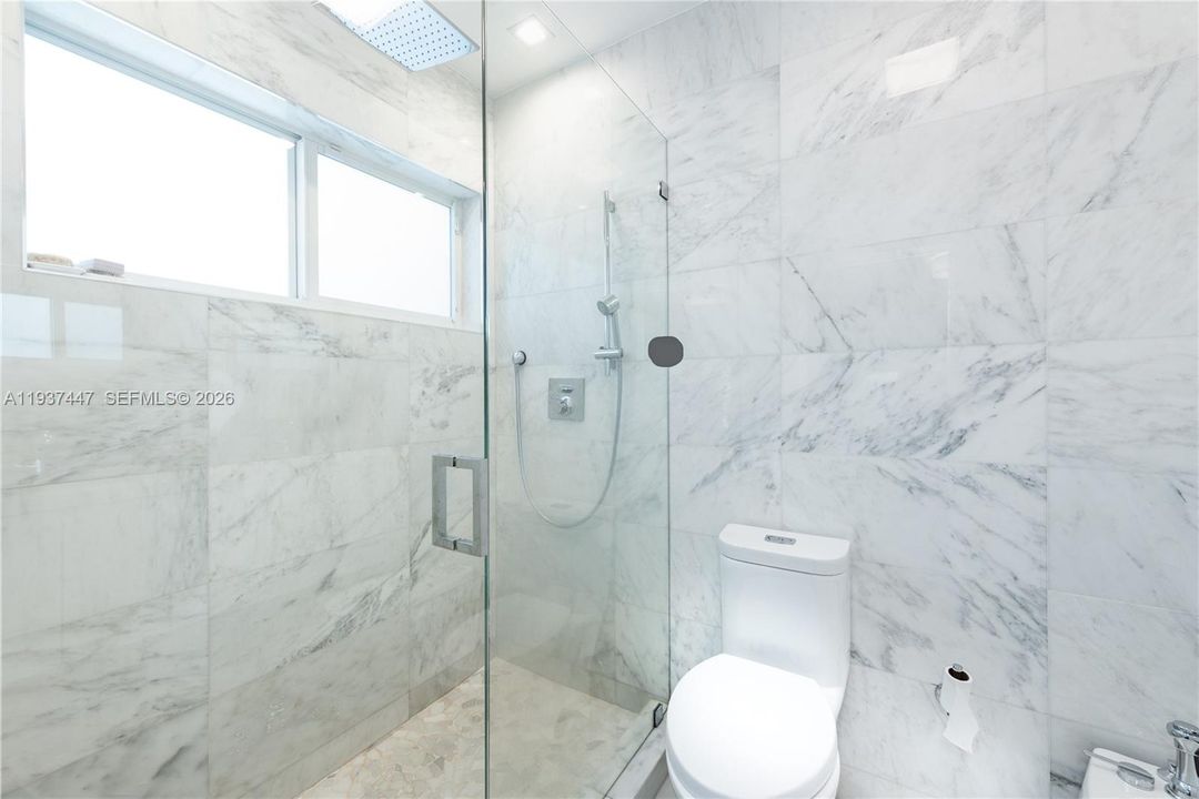 For Sale: $1,995,000 (3 beds, 2 baths, 1660 Square Feet)