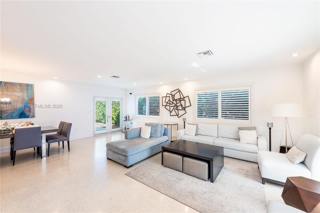 For Sale: $1,995,000 (3 beds, 2 baths, 1660 Square Feet)