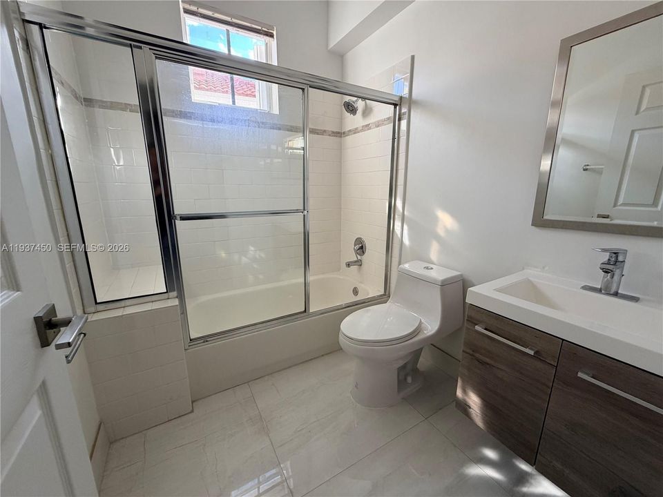 DOWNSTAIRS FULL BATHROOM