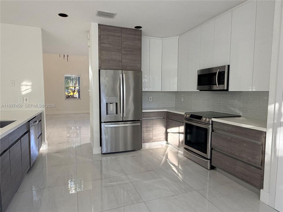 For Rent: $6,300 (4 beds, 3 baths, 2760 Square Feet)