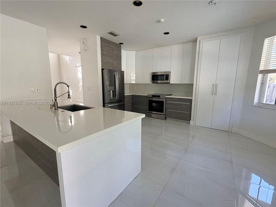 MODERN OPEN SPACE KITCHEN WITH WINE COOLER