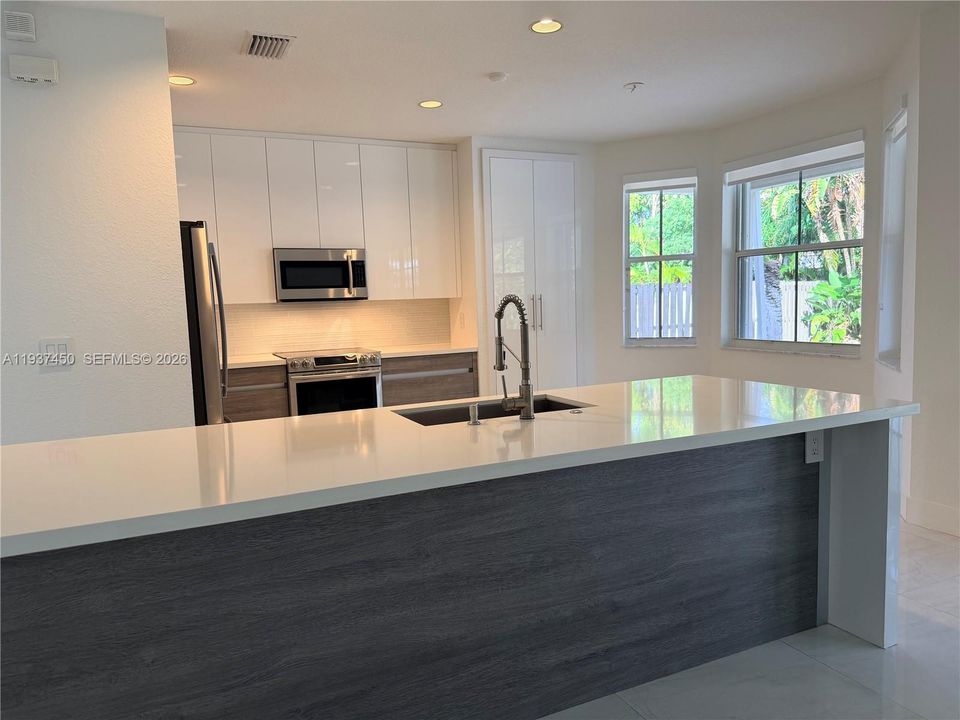 For Rent: $6,300 (4 beds, 3 baths, 2760 Square Feet)