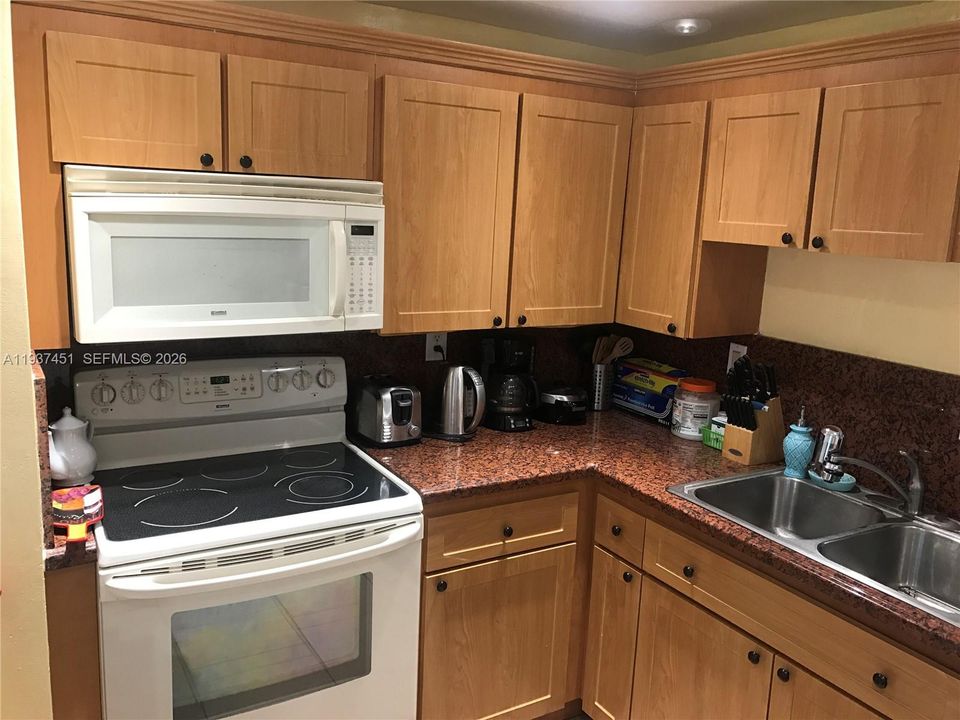 В аренду: $1,800 (1 спален, 1 ванн, 898 Квадратных фут)