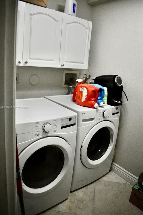 出租: $5,150 (4 贝兹, 2 浴室, 2284 平方英尺)