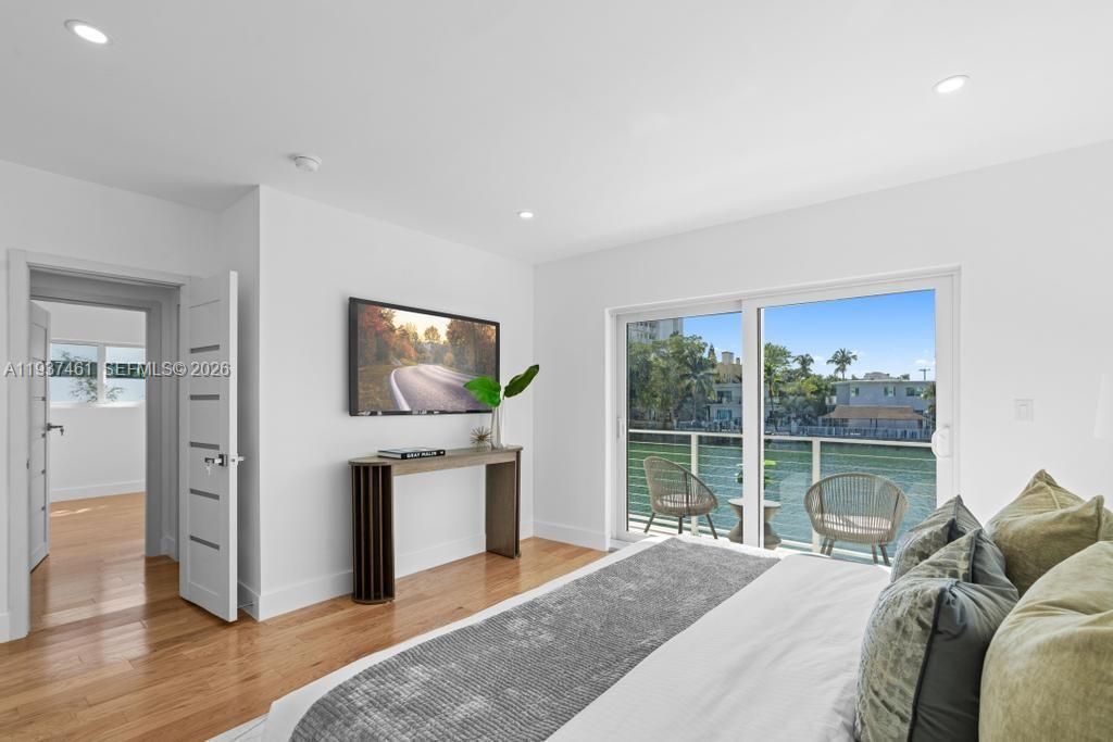 For Sale: $1,595,000 (3 beds, 3 baths, 1632 Square Feet)