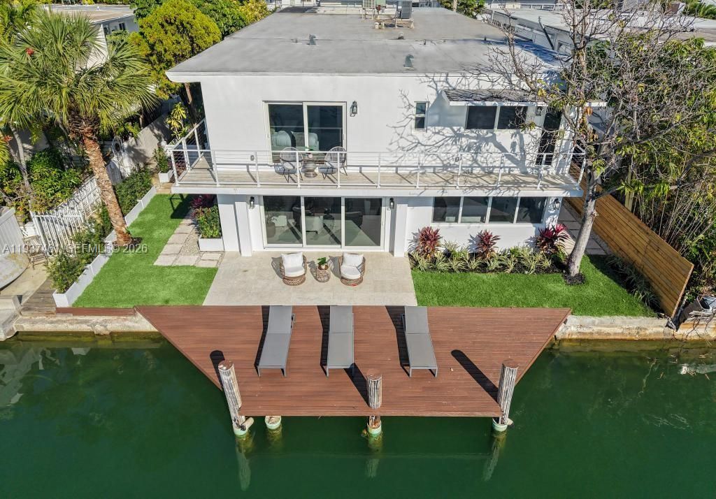 For Sale: $1,595,000 (3 beds, 3 baths, 1632 Square Feet)