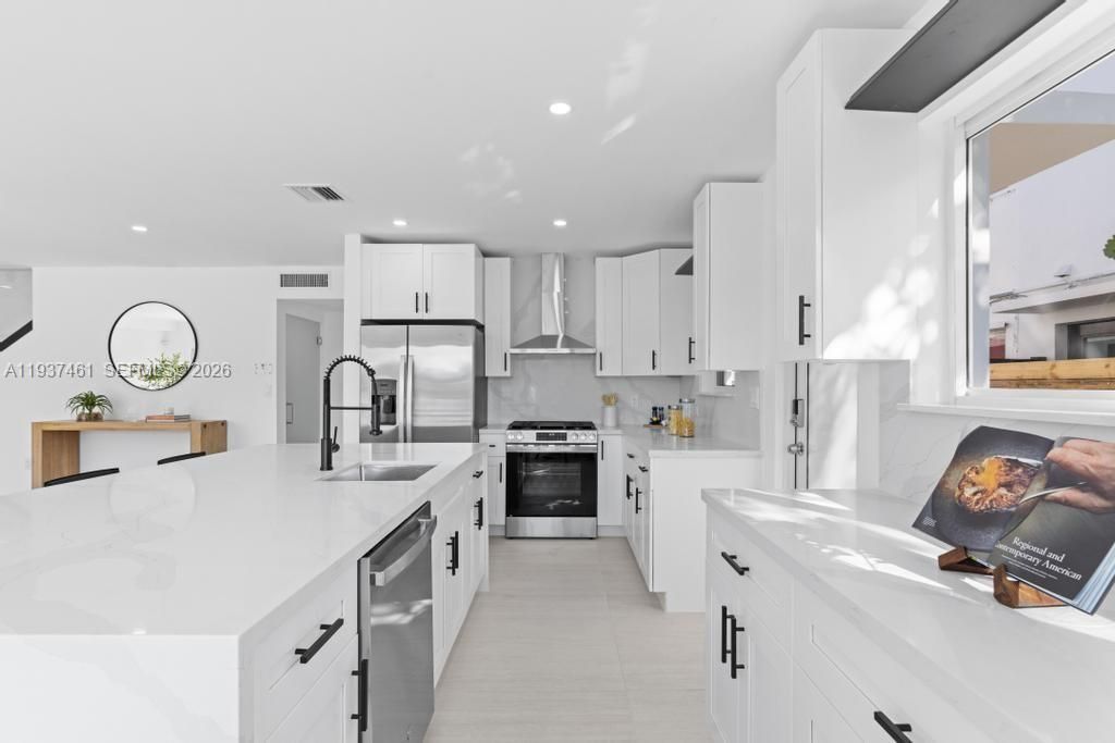 For Sale: $1,595,000 (3 beds, 3 baths, 1632 Square Feet)