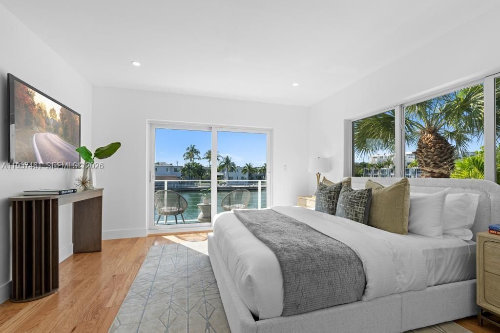 For Sale: $1,595,000 (3 beds, 3 baths, 1632 Square Feet)