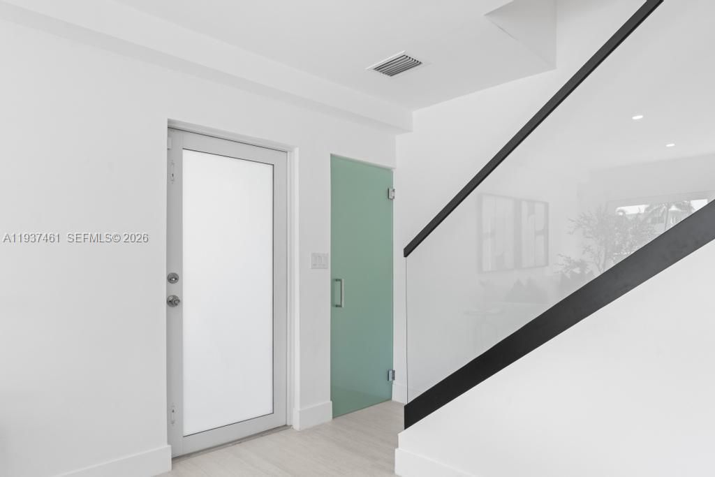 For Sale: $1,595,000 (3 beds, 3 baths, 1632 Square Feet)